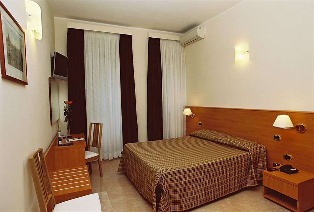 Hotel Principe Eugenio Rzym Zewnętrze zdjęcie