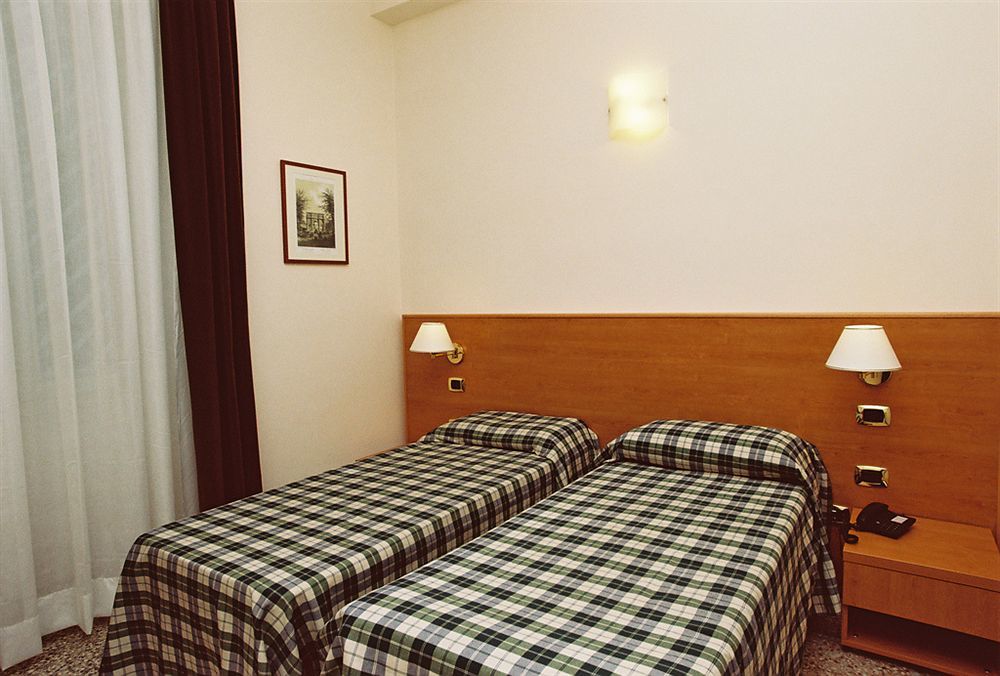 Hotel Principe Eugenio Rzym Zewnętrze zdjęcie